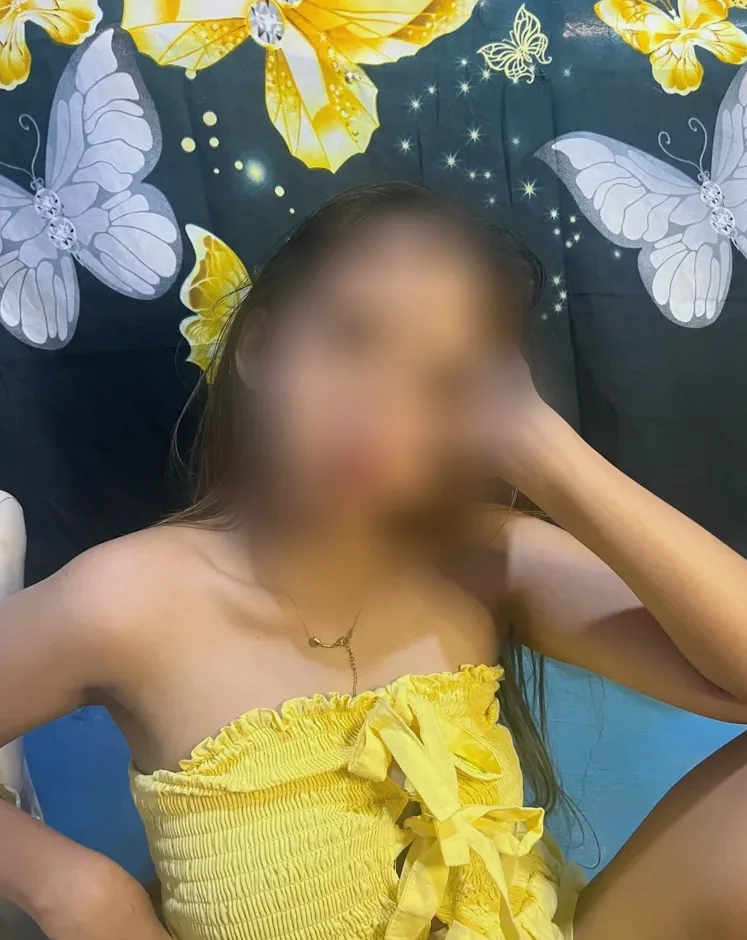 Agnes, 25