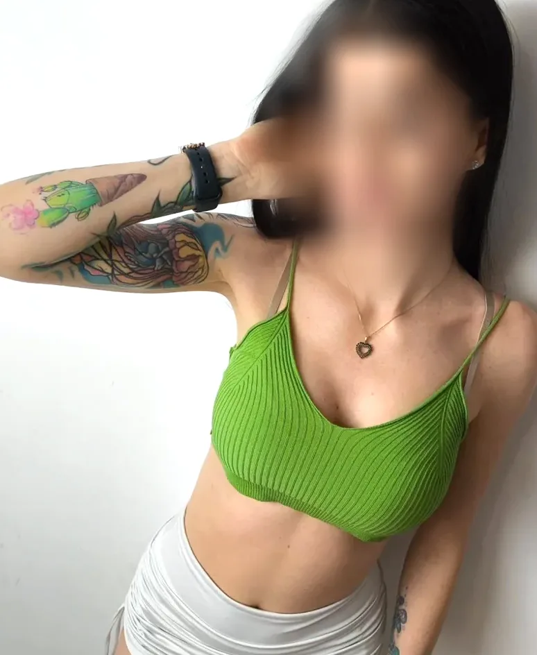Camilla, 28