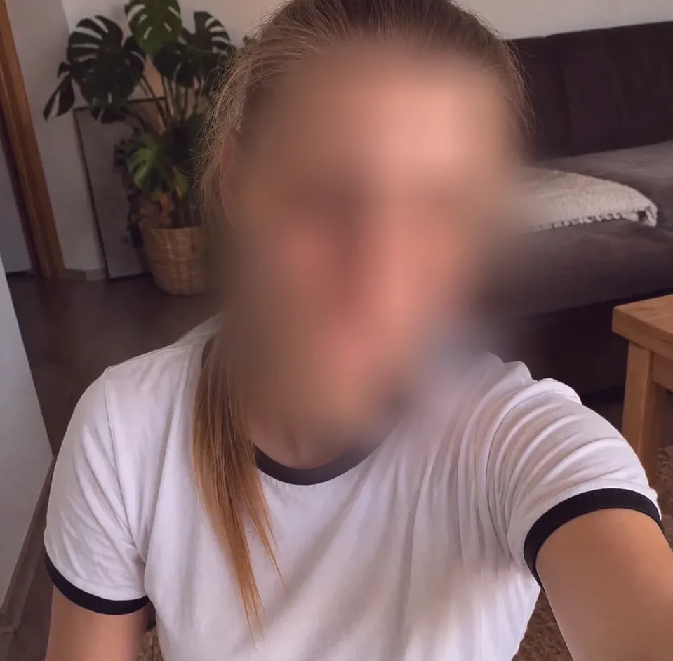 Helena, 21