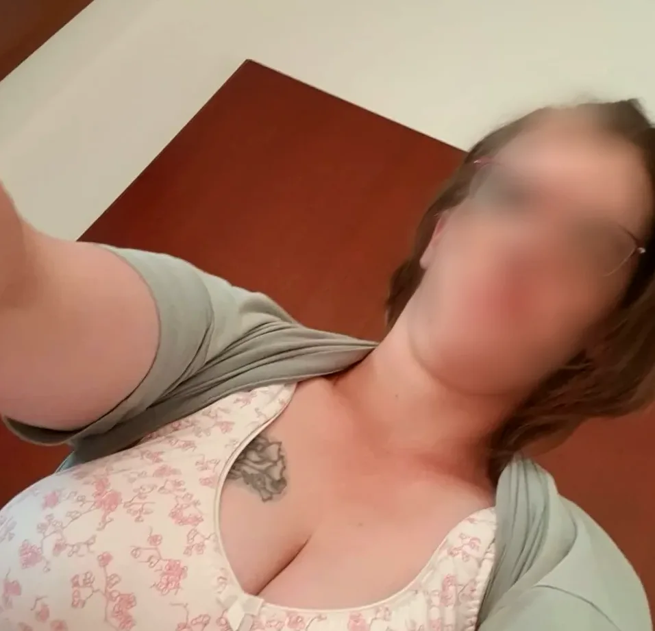 Ines, 35
