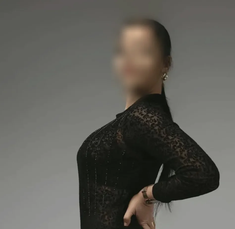 Isabella, 24
