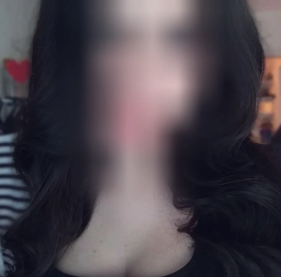 Isabelle, 21