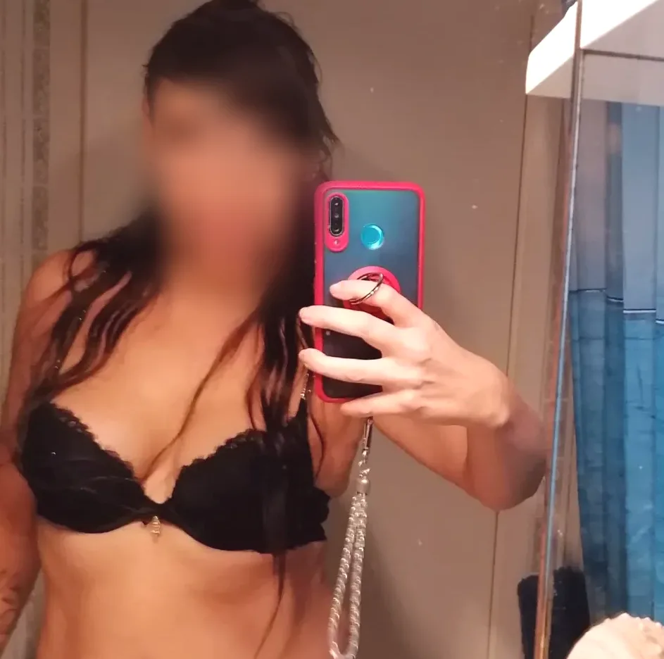 Isabelle, 36