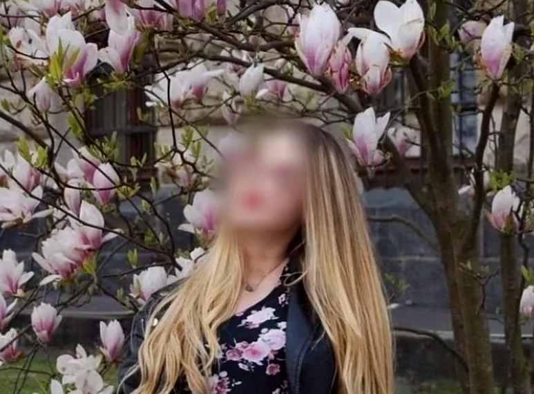 Marie, 25