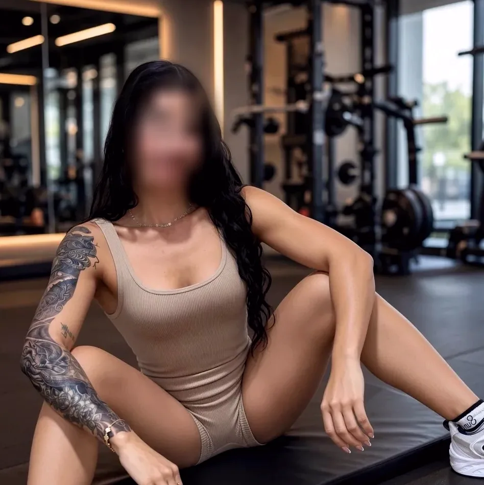 Monica, 22
